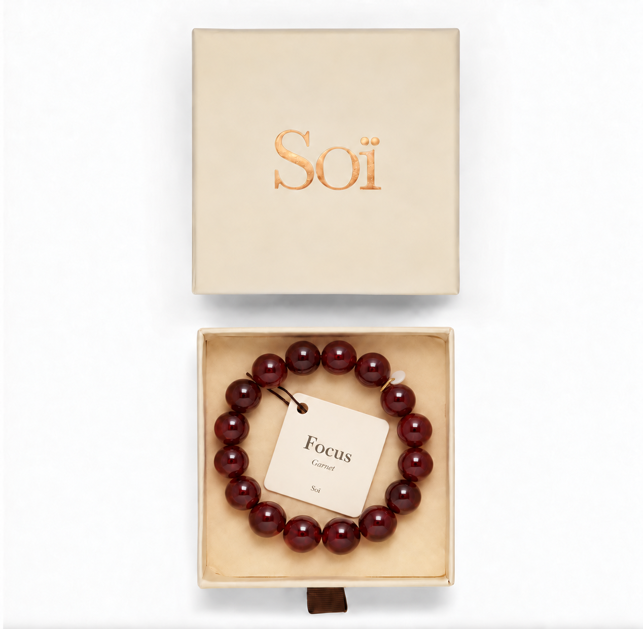 Chunky Garnet bracelet in an open Soï gift box with its Focus meaning card